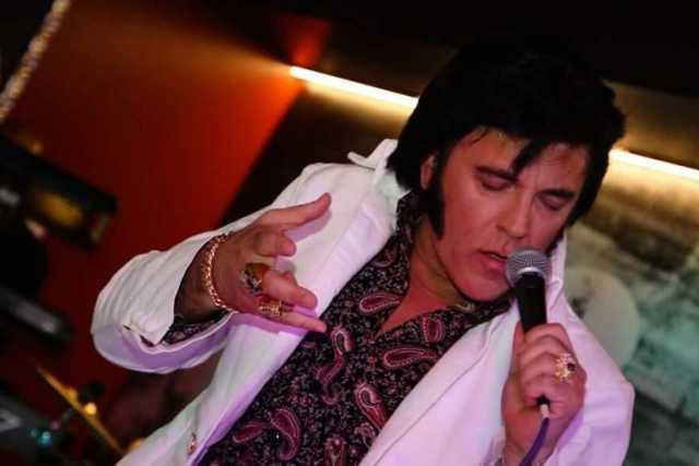 A Triggiano c'� una via intitolata ad Elvis: l� dove vive il pi� grande tribute artist del "re"